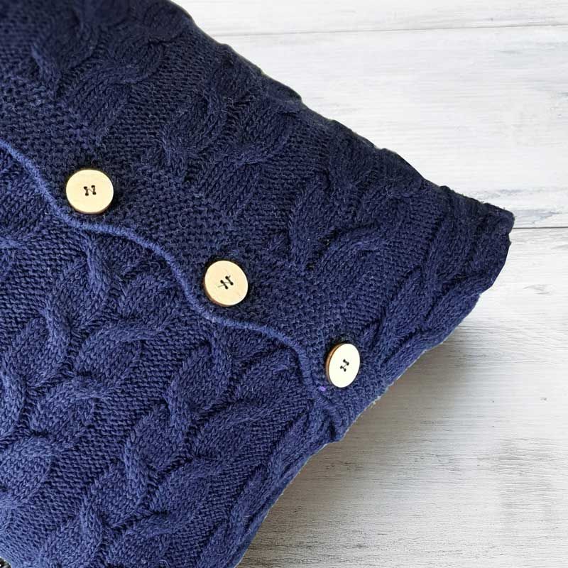 Подушка декоративна в'язана, темно-синя