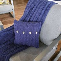 Подушка декоративна в'язана, темно-синя