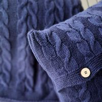 Подушка декоративна в'язана, темно-синя