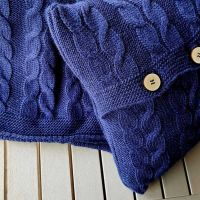 Подушка декоративна в'язана, темно-синя