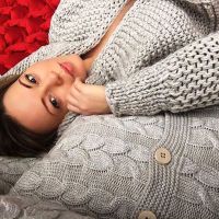 Подушка в'язана, світлий беж-коси