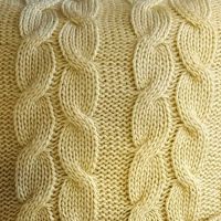 Подушка декоративна в'язана, ніжно-жовтий