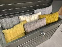 Подушка декоративна в'язана, ніжно-жовтий